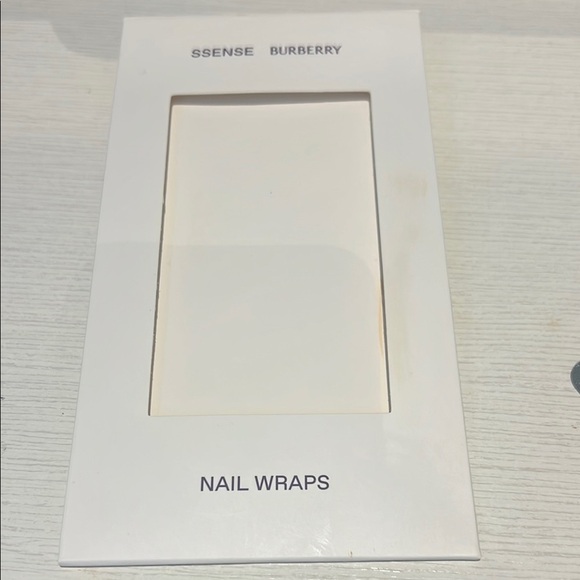 Burberry Nail Wraps - Picture 3 of 3